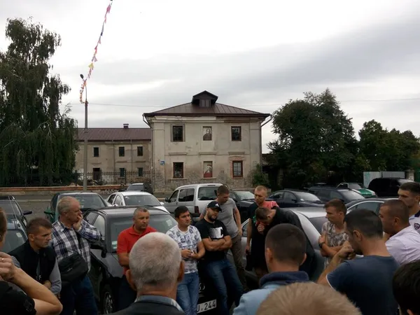 На Волині власники «транзитних» автомобілів об'єднуються у спілку (фото) 