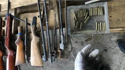 У жителя Любешівського району знайшли арсенал зброї та бурштин (фото)