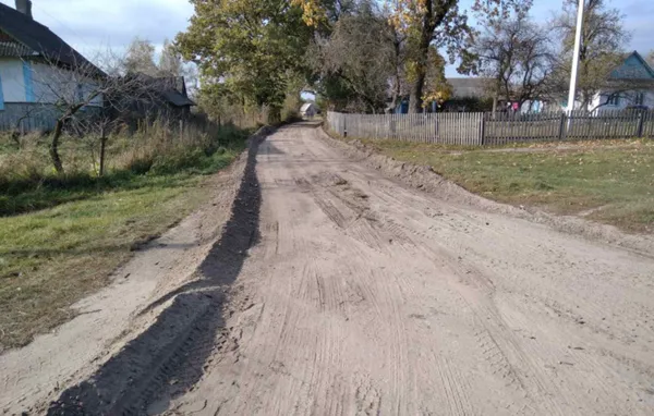 У селі на Маневиччині ремонтують дорогу: коли завершать (фото)