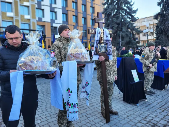 Йому б ще жити й жити: у Ковелі попрощалася із 22-річним воїном Назаром Кіперчуком (фото)