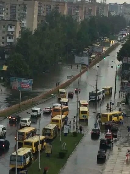 Луцьк знову затопило (фото)