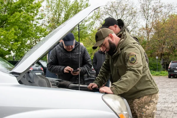 Працівники Волиньради зібрали гроші на авто для бійців «Сталевого кордону» (фото)