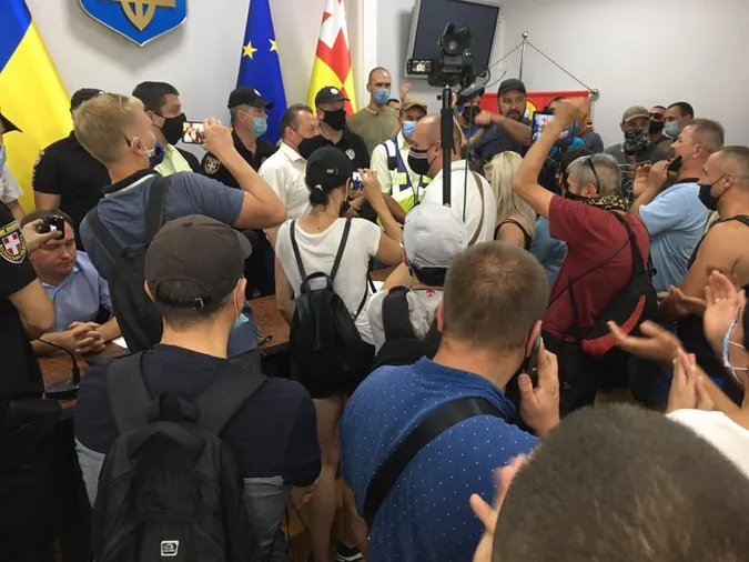 У стінах Луцькради мітинг: чого вимагають (ВІДЕО, ФОТО, ОНОВЛЕНО)