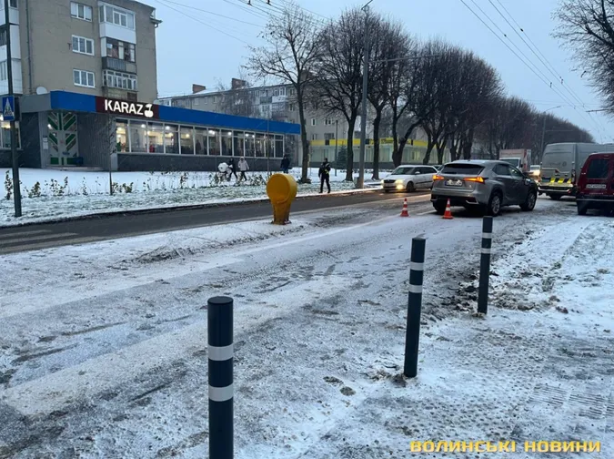 У центрі Луцька Lexus збив дитину на переході (фото)