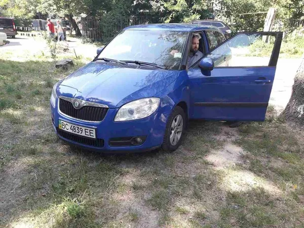 Автівки на газонах: у Луцьку ловили порушників (фото)