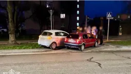 Обгін на перехресті: у Луцьку на Молоді сталася аварія (фото, відео)