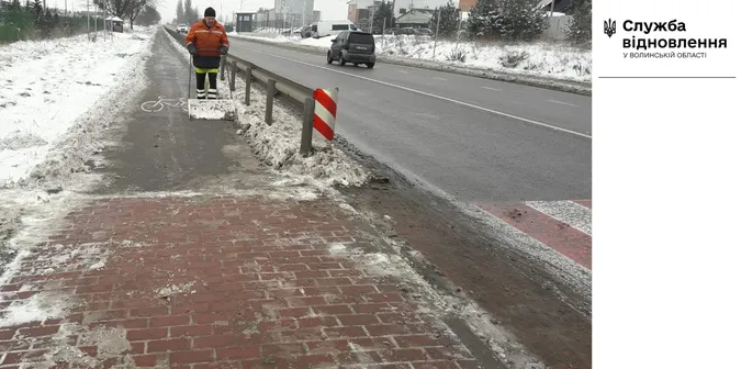 На Волині дорожники готуються до сильних снігопадів (фото, карта)