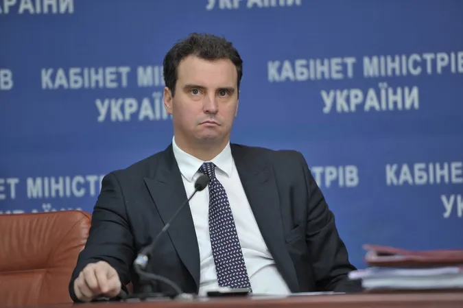 Міністр Абромавічус збирає документи для Антикорупційного бюро