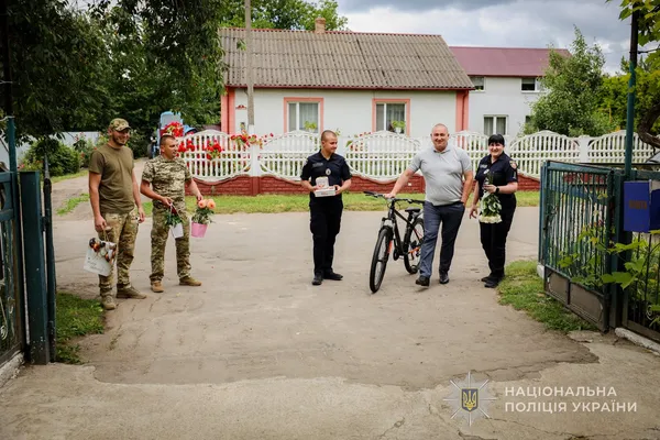 Волинські поліцейські зворушливо привітали з Днем народження сина загиблого побратима (фото)
