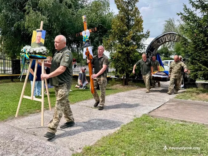Захищав Україну з 2014 року: на Волині попрощалися з Героєм Марком Разумовським (фото)