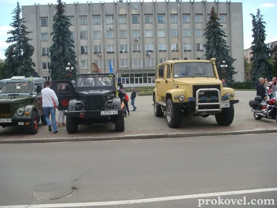На Волині відбувся пробіг ретро-автомобілів (фото) 