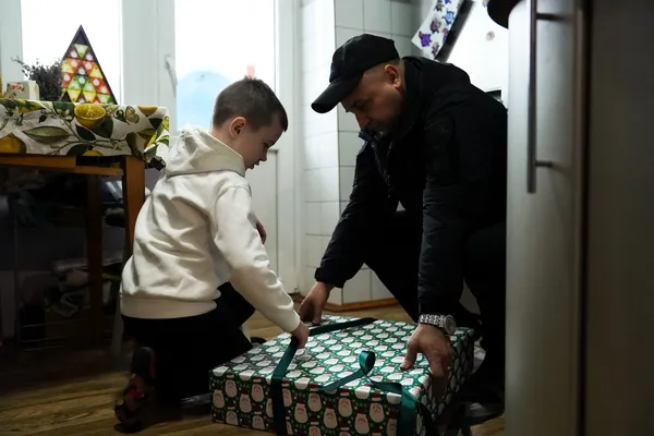 Волинські поліцейські привітали дітей загиблих колег з Днем Святого Миколая (фото)