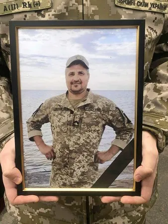 За місяць родина втратила на війні двох синів: у Володимирі попрощалися з полеглим воїном Русланом Барщевським (фото)
