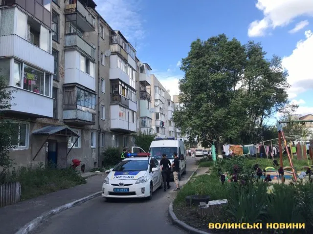 У Луцькому дворі – бійка (відео 18+)
