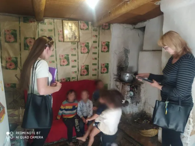 На Волині у батьків відібрали сімох дітей: ті жили у нестерпних умовах (фото, віде)
