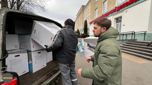 Вартість одного – понад 800 євро: волинській обласній лікарні передали 21 протипролежневий матрац (фото)