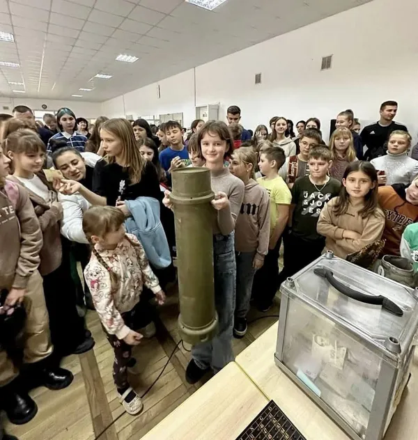 У Нововолинську діти зібрали понад 200 тисяч для воїнів (фото)