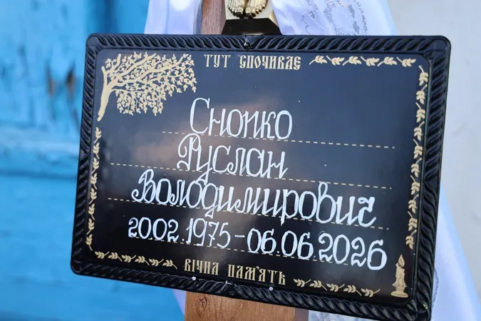 У рідному селі на Волині попрощалися з загиблим на Донеччині воїном Русланом Снопком