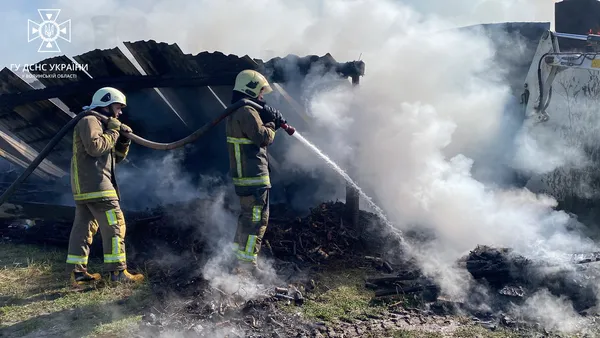Знищено перекриття та обладнання: у Луцькому районі горів столярний цех (фото, відео)
