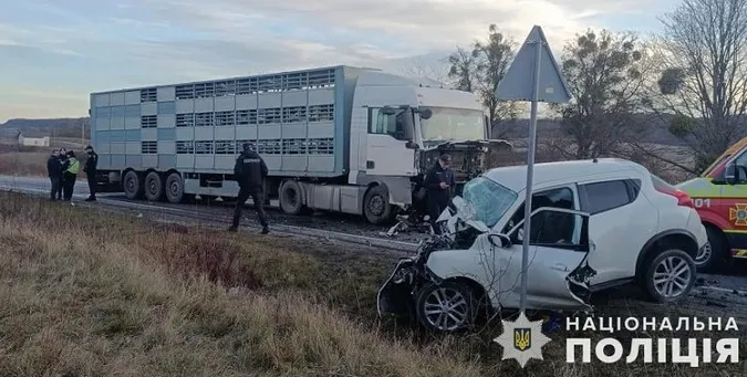 На Львівщині в жахливій автотрощі загинули двоє людей (фото)