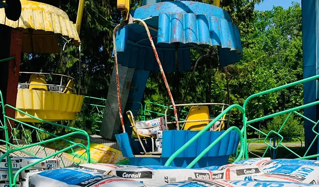 У Луцьку на «Чортовому колесі» катали клей замість людей (фото)