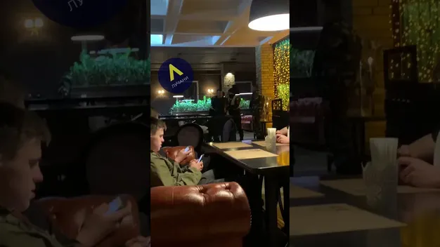 Чіплявся до персоналу і не хотів платити: в «Шоу Базиліку» затримали дебошира (відео)