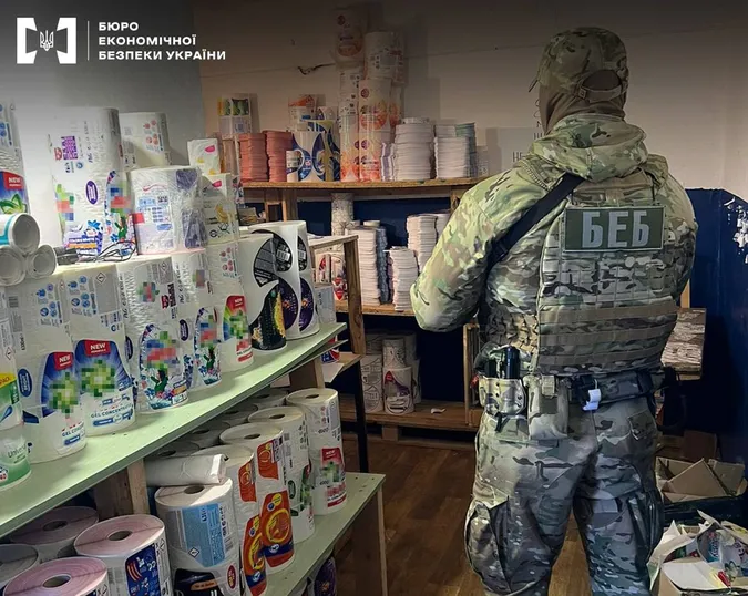 У Луцькому районі організували підпільне виробництво побутової хімії відомих брендів (фото)