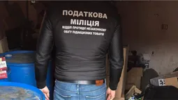 Волинянин влаштував в гаражі склад фальсифікату