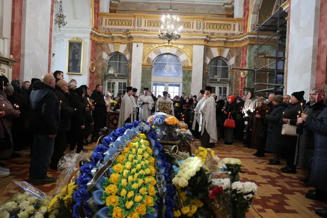 Луцьк навколішки попрощався з загиблим на Харківщині захисником Іваном Прокопцем
