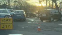 У Луцьку на Володимирській зіштовхнулися дві автівки (відео)