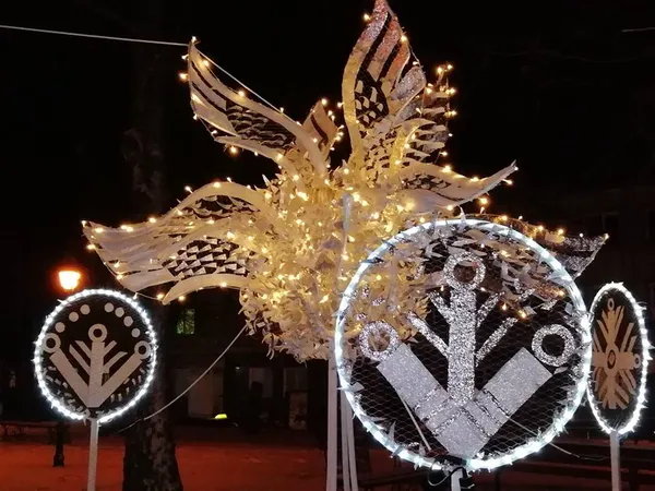 У Луцьку з'явилась нова оригінальна ілюмінація (фото)