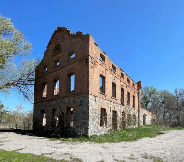 На Київщині продають столітній водяний млин (фото)
