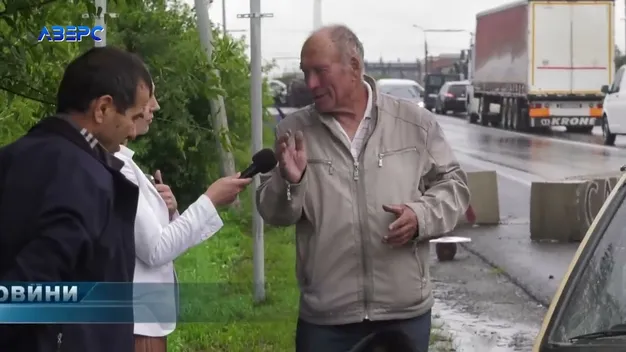 «Москвич» vs бетонний блок: у Луцьку на блокпості сталася ДТП (відео)