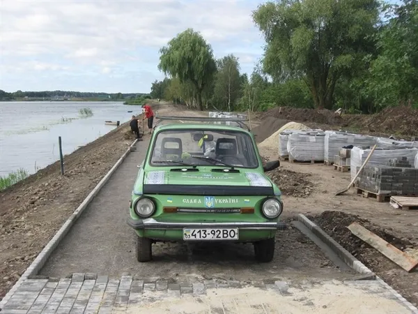 На Волині викладають доріжку неякісною бруківкою за 2 мільйони