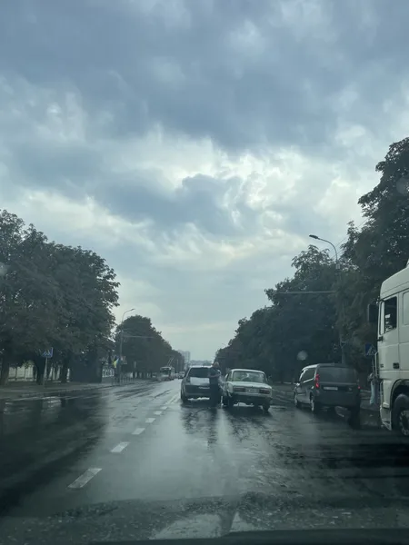 У Луцьку на Рівненській «жигуль» влупився у Renault (фото)