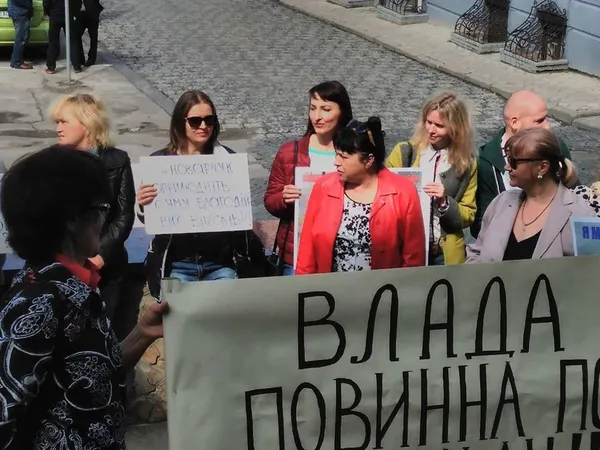Перед будівлею Луцькради – мітинг (фото) (ОНОВЛЕНО)