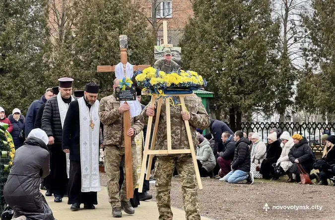 У Нововолинську попрощалися із загиблим воїном Дмитром Аршуліком (фото)