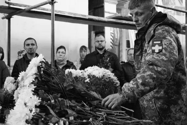 У Луцьку провели в останню дорогу загиблого Героя Юрія Сапожника (фото)