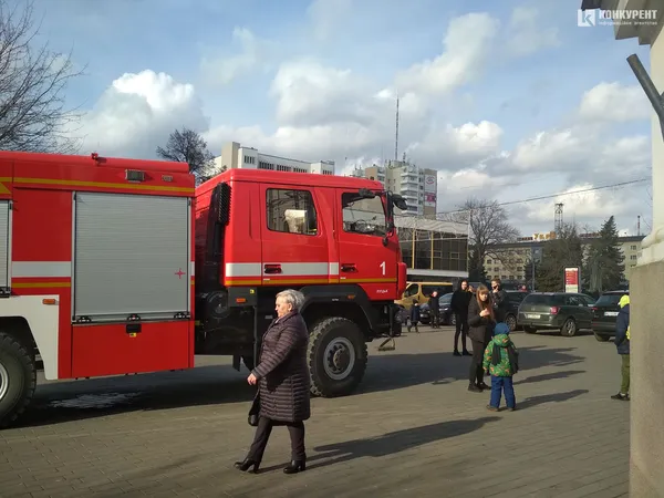 Пожежні біля собору: що трапилося у центрі Луцька (фото)