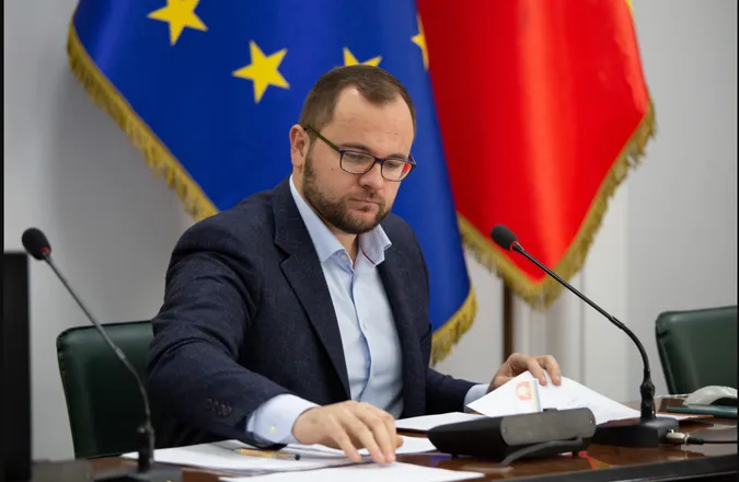 Поліщук пообіцяв «штрафувати» преміями за ігнорування людей