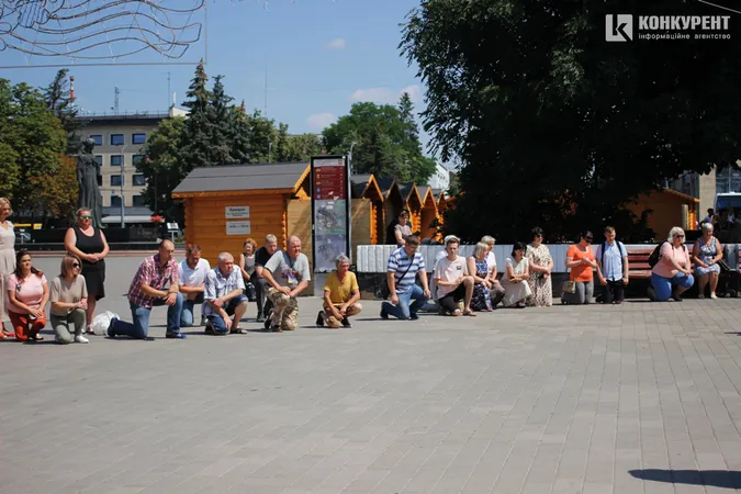 Віддали життя за нас: Луцьк на колінах попрощався з двома захисниками (фото, відео)