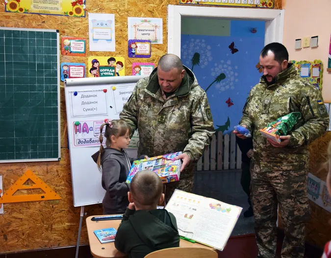 Волинські прикордонники привітали з Днем Миколая дітей загиблих побратимів (фото)