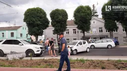 На свіженькому асфальті: у Луцьку – перша аварія на оновленому проспекті (фото, відео)