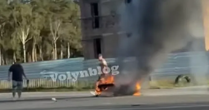 Горів мотоцикл: у серйозній ДТП у Ковелі травмувались люди (відео)