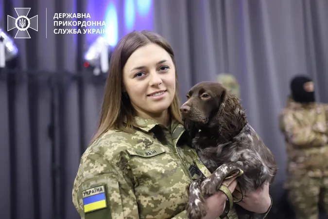 Прикордонниця з Волині Аліна Паніна та її чотирилапа помічниця Роксі отримали нагороду