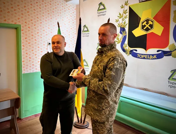 «Сталеву Сотку» нагородили медалями за оборону Торецька (фото)