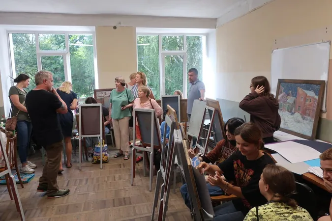 Роботи юних луцьких художників продадуть у США, виручка піде на ЗСУ (фото)