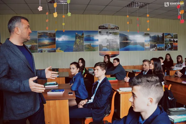 Робота не марна: як учні луцької гімназії навчаються з мультибордом (фото)