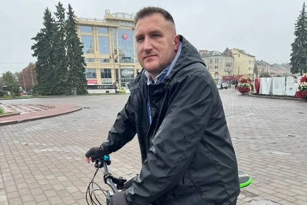 День міста у Луцьку: пів сотні велосипедистів проїхалися центром у вишиванках (фото)
