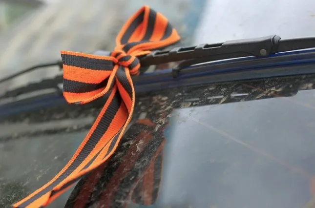 На Волині білоруску оштрафували за «колорадську» стрічку